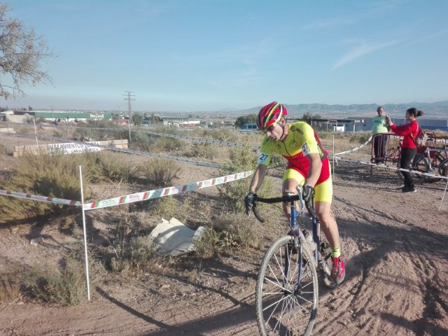 Fernando Cabrera y Francisco Cánovas, del Club Ciclista Santa Eulalia, participan en el CX de La Hoya (Ciclocross)