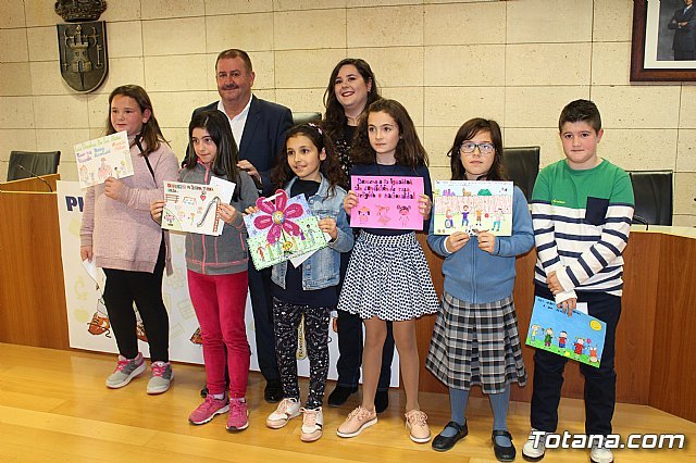 Se entregan los premios del XIV Concurso de Dibujo organizado con motivo del Día de los Derechos del Niñ@ 2017