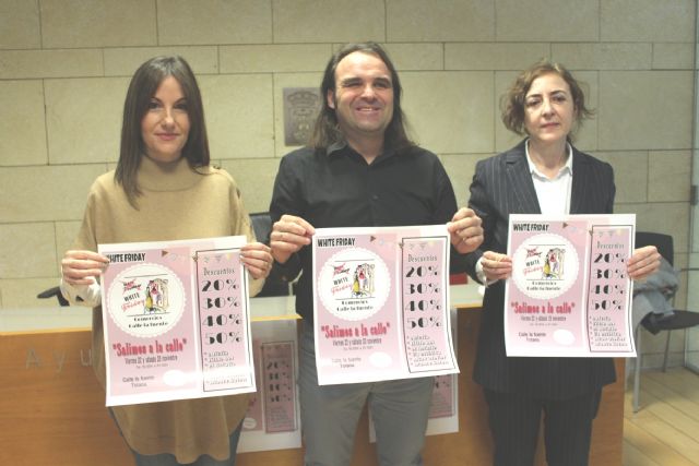 Los comercios de la calle La Fuente organizan la actividad del 'White friday' para dinamizar las ventas de esta zona comercial de Totana