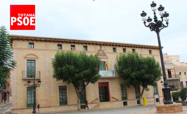 El PSOE le recuerda al alcalde que aún	no ha ingresado las	ayudas prometidas por el ayuntamiento	a los hosteleros, comerciantes, autónomos y	PYMES locales