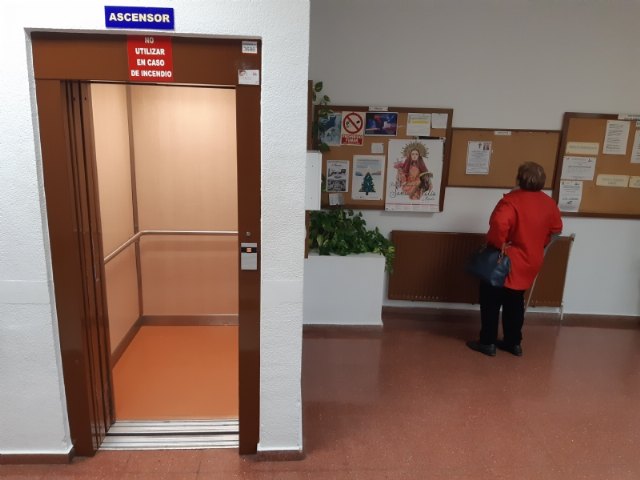 Solicitan una subvención para la sustitución del ascensor existente en el Centro Municipal de Personas Mayores
