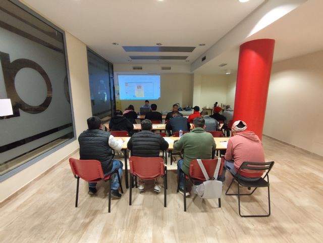 COAG Totana imparte el curso de 'carnet, usuario profesional de productos fitosanitarios, nivel básico'