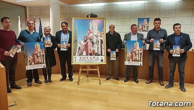 Se presenta el tríptico informativo con el programa de las actividades de la Cuaresma y Semana Santa 2018