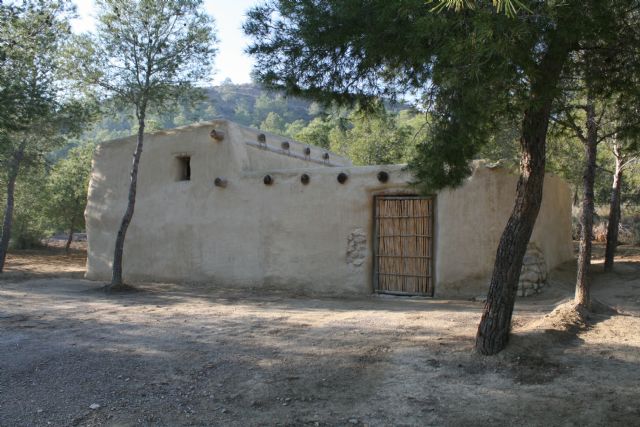 La Concejalía de Yacimientos Arqueológicos insta a la Universidad Autónoma de Barcelona a que repare las deficiencias en la Casa Argárica, en La Bastida