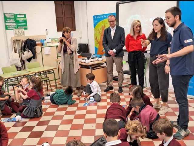 La Comunidad destina 7,7 millones a los centros educativos para que tengan kits de programación y robótica