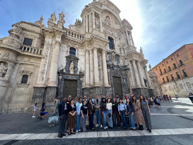 La Comunidad invita a universitarios llegados de otros países a convertirse en embajadores de la Región