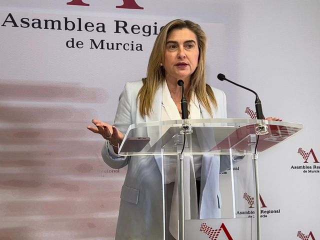 Carmina Fernández: “López Miras está cada vez más sometido a Vox, aceptando todas y cada una de sus políticas de odio y de incitación a la violencia”