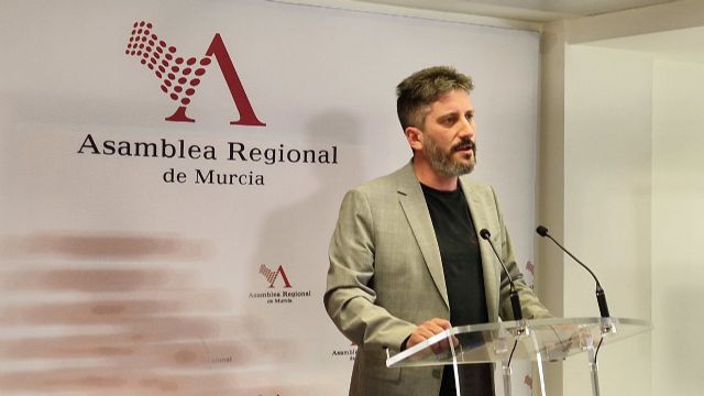 Valcárcel y Ballesta tendrán que comparecer en la comisión de investigación sobre el aeropuerto