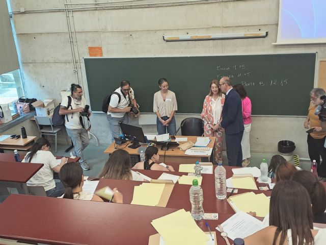 9.451 aspirantes se presentan a las oposiciones al cuerpo de Maestros, que se desarrollan con normalidad