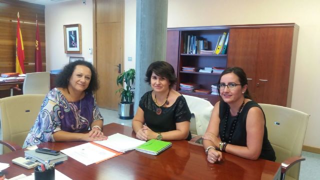 El PP de Totana se reúne en la Consejería de Fomento para conocer el estado del tramite de la última fase del PGMOU de Totana