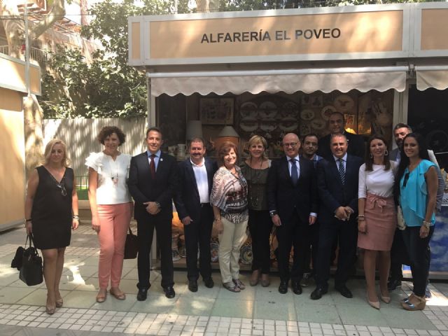 Responsables municipales asisten a la inauguración de la 34ª Feria Oficial de Artesanía de la Región de Murcia (Feramur)