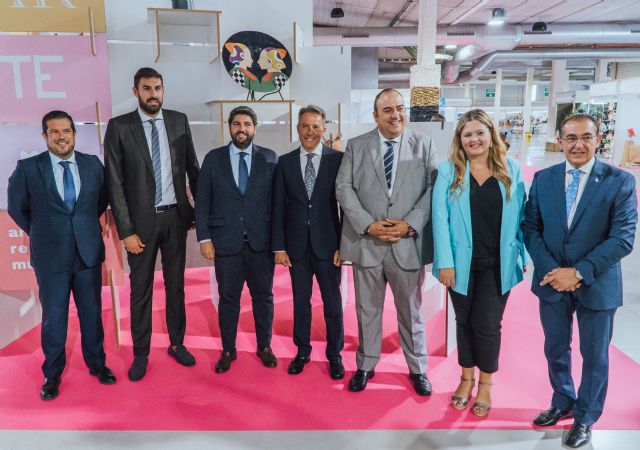 Fernando destaca en la inauguración de Feramur la creciente 'innovación' de los productos artesanos y la subida de ventas