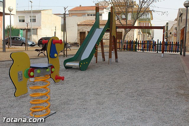 Se construye un nuevo parque recreativo con jardín en el barrio de Triptolemos, donde no existía ninguna infraestructura de esta naturaleza