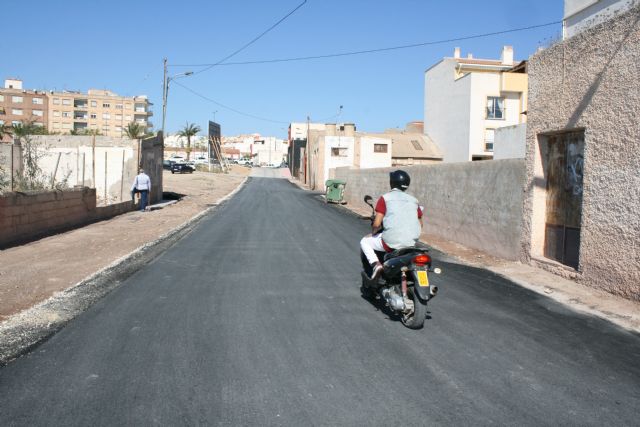 Se acondiciona la calle Jacinto Benavente, una de las vías de salida del barrio Tirol-Camilleri