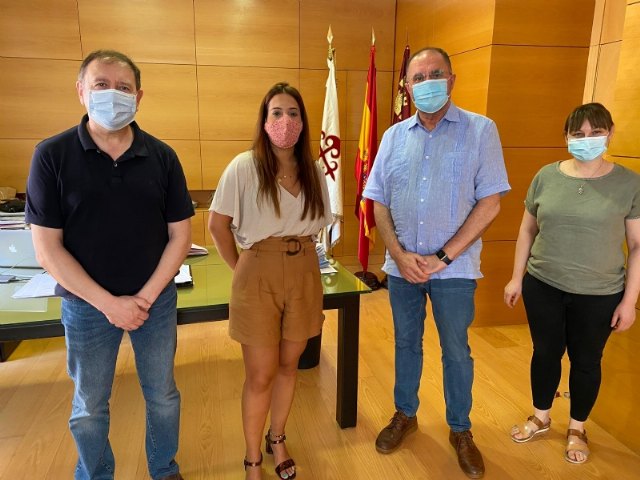 El alcalde recibe a la doctora totanera, Sandra González Montiel