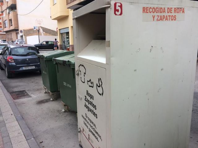 Se mantiene el servicio de recogida  en la vía pública de ropa usada, calzado y juguetes a la Asociación 'Proyecto Abraham'