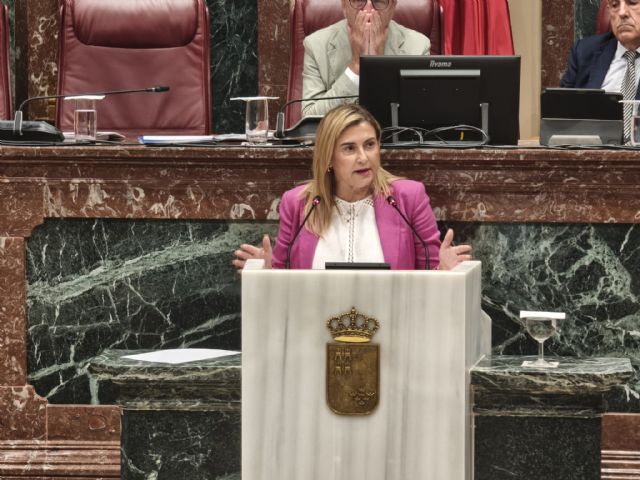 Carmina Fernández exige a López Miras que cese a la consejera de Salud y dimita: 'Un presidente responde de a quién nombra y, sobre todo, de a quién sostiene'