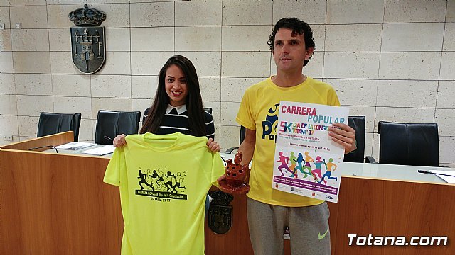 Totana cumple 30 años conmemorando la Constitución a la carrera