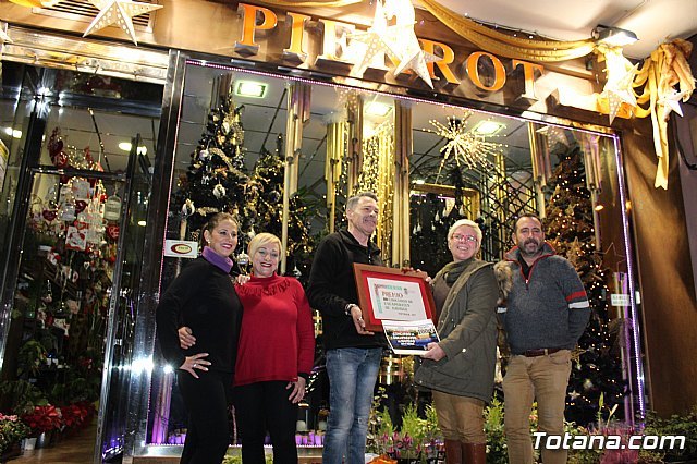 La 'Floristería Pierrot' gana el III Concurso de Escaparatismo de Navidad