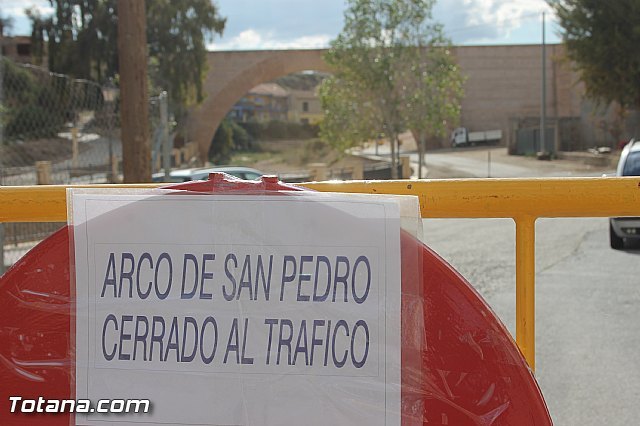 Se restringe el acceso de peatones y vehículos a las inmediaciones de la zona del Arco de San Pedro