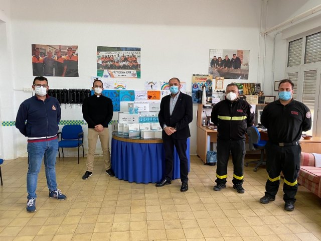 La Hdad. de Nuestro Padre Jesús entregan a Protección Civil 550 mascarillas profesionales y más de 140 litros de gel hidroalcohólico para su reparto