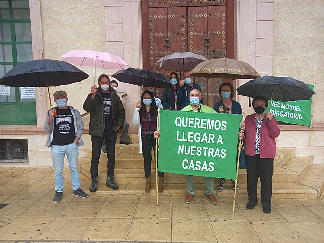 Vecinos del Purgatorio se concentran un domingo más pidiendo dignidad: 'Queremos llegar a nuestras casas'