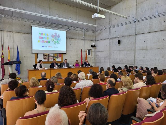 Juan María Vázquez clausura el VIII curso 'Todos Somos Campus UMU' dirigido a la inclusión educativa de jóvenes con discapacidad intelectual