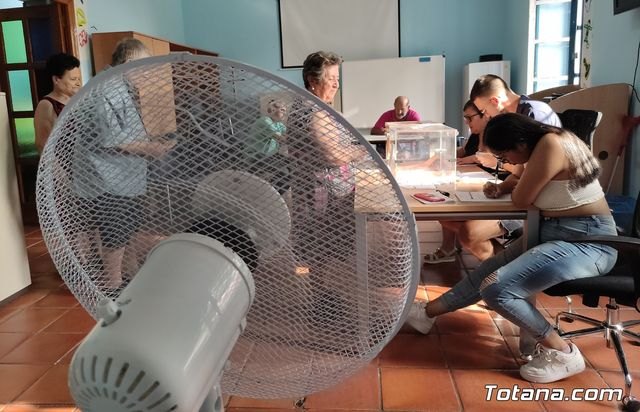 La participación de electores en Totana asciende al 41,99% por ciento, a las 14:00 horas; 6,21% puntos más que respecto a la cita del 2019 a la misma hora