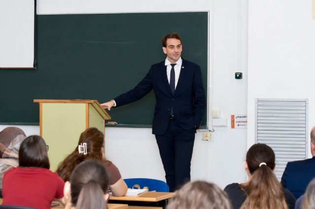 Una charla sobre el orden internacional en la Facultad de Derecho para conmemorar el Día de la ONU