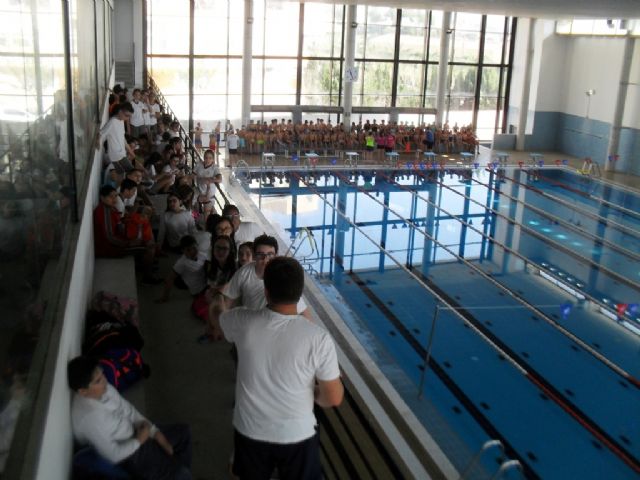 La Concejalía de Deportes y el Centro Deportivo 'MOVE' organizaron una Jornada Acuática Escolar y Zumba