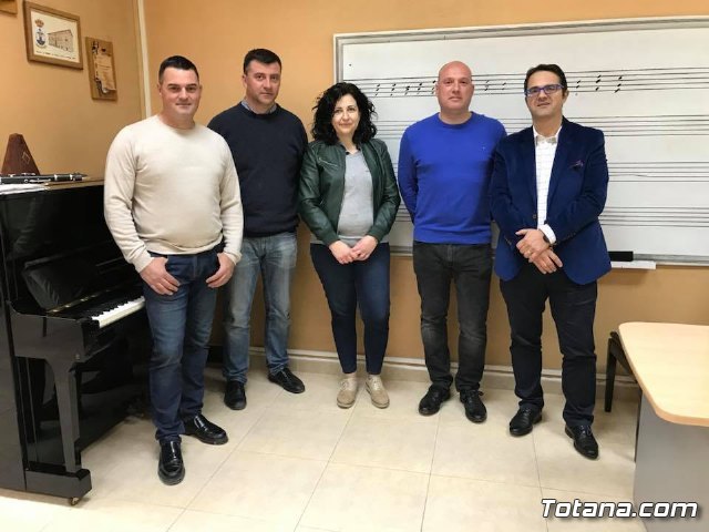 La Agrupación Musical de Totana firma un acuerdo de colaboración con la Hermandad de Santa María Magdalena para participar en la Semana Santa de Totana