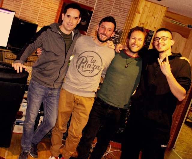 LA PLAZA grabó su primer EP 'ALFILERES'