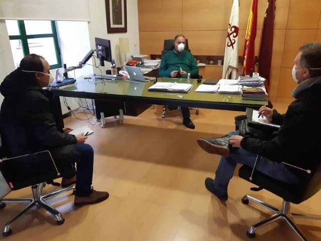 El alcalde mantiene una reunión con los responsables municipales en materia de Bienestar Social para coordinar ayudas y acciones a familias más vulnerables