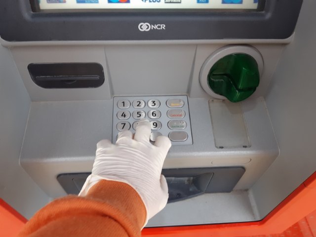 Aconsejan a los mayores no ir a las entidades bancarias a cobrar su pensión para evitar riesgos innecesarios por el coronavirus
