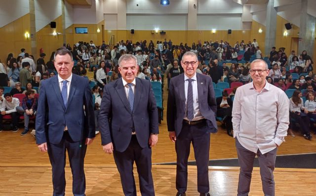 López Miras destaca que la nueva edición del programa 'Cercanos' de la Comunidad beneficiará a más de 15.000 personas mayores