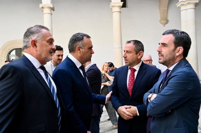 El Gobierno regional denuncia que el Ministerio ignora sus propios compromisos ferroviarios para descartar la línea Guadix-Baza-Lorca