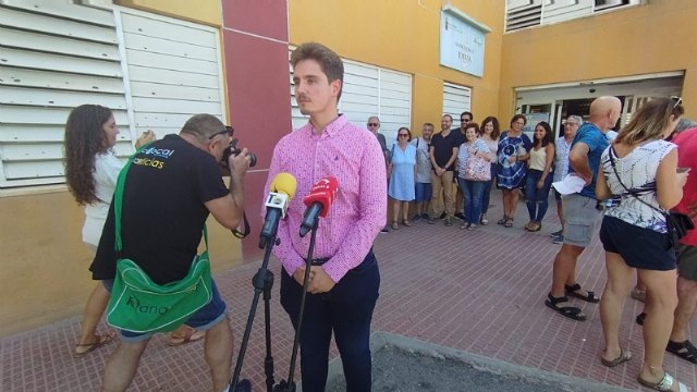Realizan una concentración en defensa del servicio de pediatría de los centros de salud del municipio de Totana