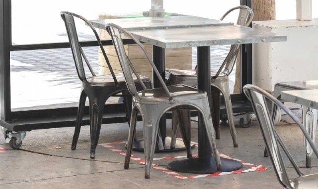 El BORM publica la orden que obliga a las tiendas de alimentos y bebidas a permanecer cerradas desde las 22:00 horas y hasta las 6:00 del día siguiente