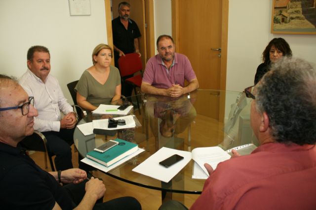 El Gobierno municipal se reúne con la Asociación de Taxistas de Totana para conocer las demandas y reivindicaciones del sector