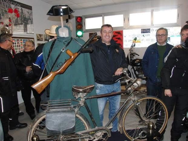 La Asociación de Policías Motoristas “Ángeles Guardianes” de Alicante visita el Museo de la Policía Local de Totana