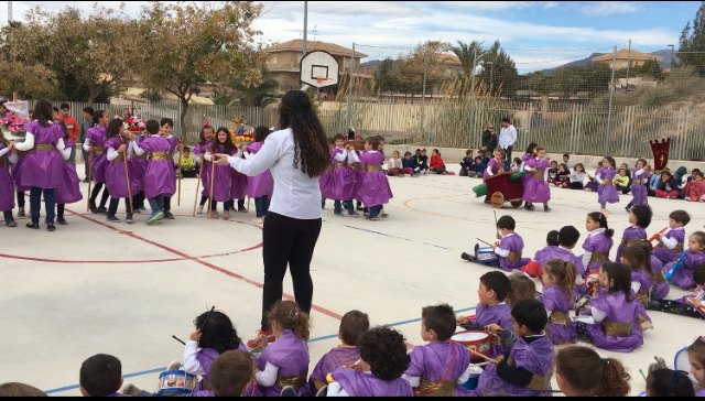 Alegre jornada nazarena en el CEIP “La Cruz”