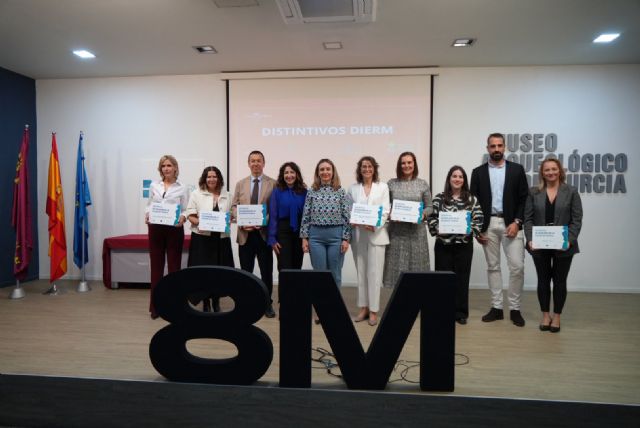 Siete nuevas empresas reciben el Distintivo de Igualdad de la Región de Murcia