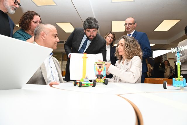La Comunidad amplía las limitaciones del uso de dispositivos digitales en el aula para reducir el tiempo de exposición del alumno a las pantallas