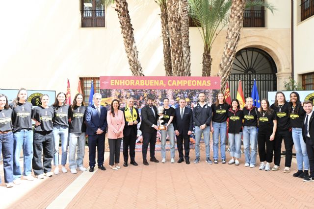 López Miras recibe al Hozono Global Jairis y destaca que 'son las mejores embajadoras' que puede tener la Región de Murcia