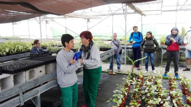Los Centros de Día 'José Moyá Trilla' y para Personas con Enfermedad Mental realizan una visita a las instalaciones de 'Fundown' en Librilla
