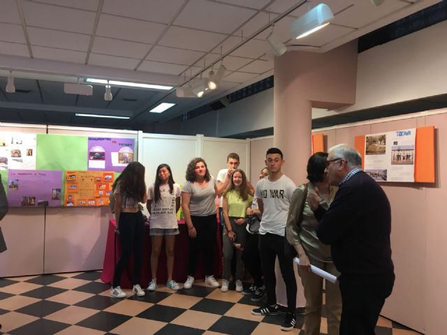 Inaugurada  la exposición 'Mirada Juvenil a un Centenario (1918-2018)' en la sala municipal 'Gregorio Cebrián', que se celebrará del 24 de mayo al 6 de junio
