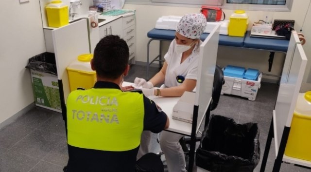 Agentes de la Policía Local y voluntarios de Protección Civil se someten a test de inmunidad para la detección de anticuerpos del COVID-19