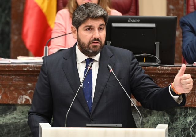 López Miras anuncia un plan de 89 millones para climatizar todas las aulas y un decreto para reducir la burocracia del profesorado