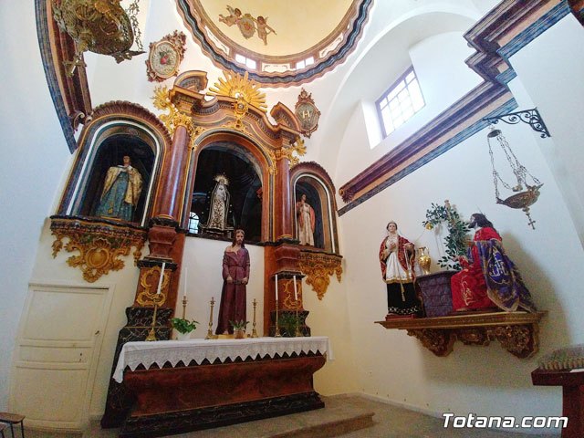 El grupo escultórico de Jesús y la Samaritana se encuentra expuesto en la capilla de Los Dolores de la Iglesia de Santiago