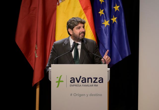 López Miras afirma sobre la Ley de Apoyo a la Empresa Familiar que 'ponemos las herramientas para que no cierren por falta de relevo'